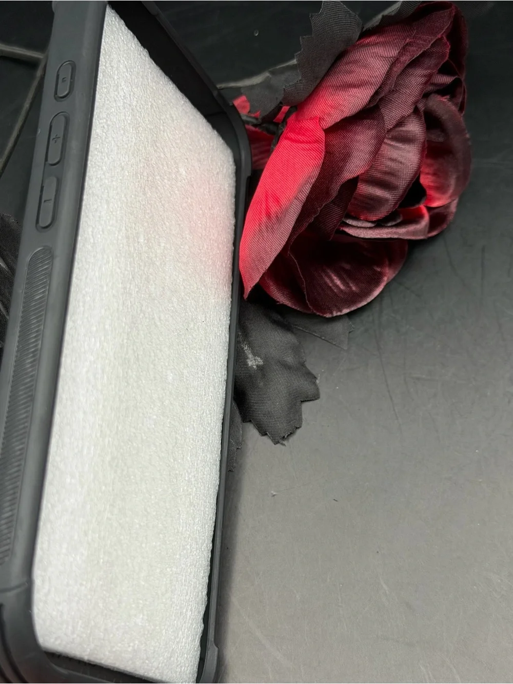 iPhone 17 Pro Red Rose Decorative Phone Case